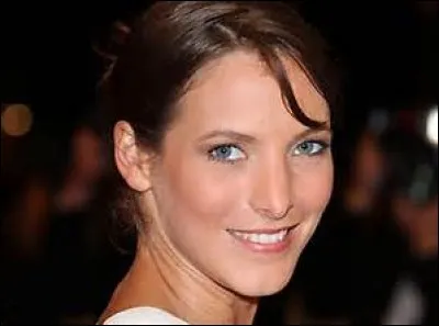 Le premier grand amour d'Estelle est...