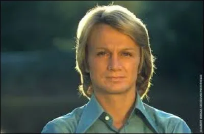 Comment est le chanteur d'après une chanson de Claude François ?