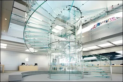 Dans quel magasin de la ville de New York peut-on voir cet escalier en verre ?