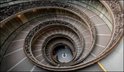 Où se situe l'escalier à double hélice de Bramante ?