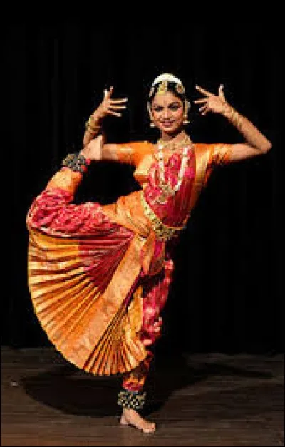 Le bharata natyam est une forme de danse classique originaire du Népal.