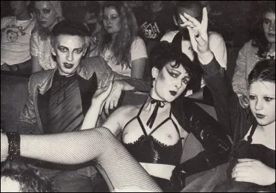 Siouxsie Sioux et Billy Idol ont fait partie d'un groupe de fans des Sex Pistols ; comment s'appelle ce groupe ?