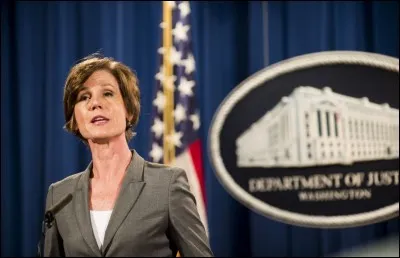 Vous êtes Sally Yates, ministre de la justice, et vous émettez quelques doutes sur la validité constitutionnelle de la loi Trump sur l'immigration : que se passe-t-il pour vous ?