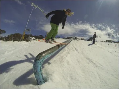 Comment appelle-t-on les barres en métal sur lesquelles on passe ?