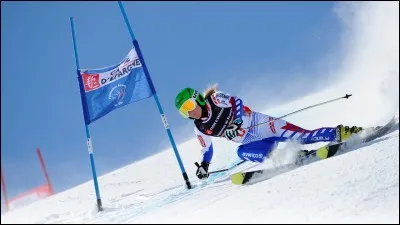 Quels skis sont utilisés en compétition (J.O, internationale, etc.) de slalom ?