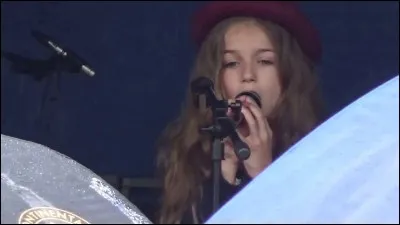 A quel âge Erza a-t-elle commencé à chanter ?