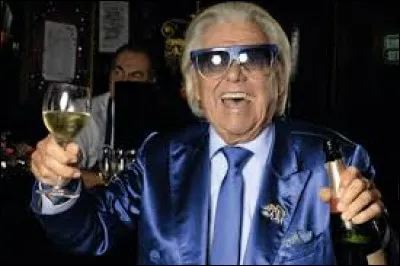 Depuis des décennies, il est l'un des rois des nuits parisiennes, célèbre directeur d'un cabaret de spectacles transformistes. Indissociable de la couleur bleu, il est connu sous le surnom de ...