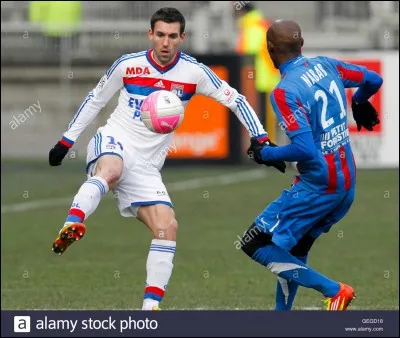 Anthony Réveillère a-t-il été formé à Lyon ?