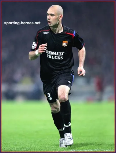 Cris a-t-il été formé à Lyon ?