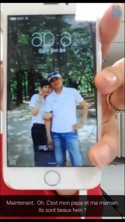 Lors d'un live, un de ces membres a montré que dans son fond d'écran de verrouillage figurait une photo de ses parents, lequel ?