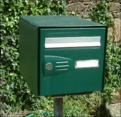On doit la bote aux lettres  :