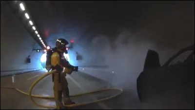 Un accident a eu lieu dans un tunnel ; je dois...