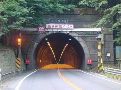 Pour circuler dans ce tunnel, je dois allumer...