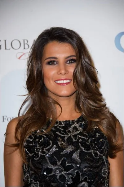 Comment s'appelle la deuxieme présentatrice ?