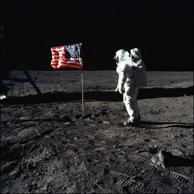Lorsque Neil Armstrong a marché sur la lune, qui était président ?