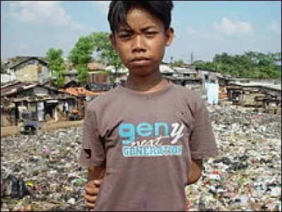 Comment les habitants des bidonvilles construisent-ils leurs habits ?