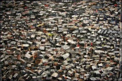 Quel est l'un des plus grands bidonvilles d'Afrique ?