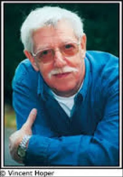 Qui est l'auteur des "Tuniques Bleues" ?