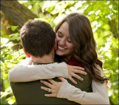 Quand tu ne vois pas ton copain pendant une semaine, que lui fais-tu quand tu le revois ?