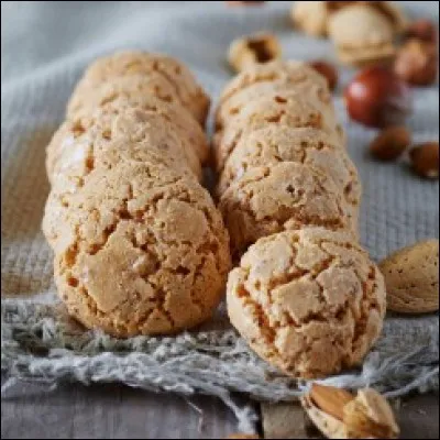 Catherine de Médicis l'apporta d'Italie, en 1581. Quel nom engageant a ce macaron dont la recette italienne fut très précisément fixée au XIXe siècle ?