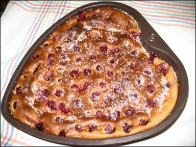 Quel est ce dessert dans un moule en coeur ?