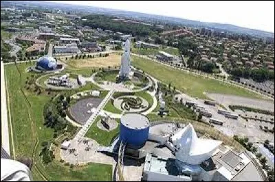 On peut visiter la « Cité de l'Espace » à 