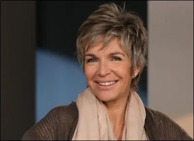 Par quelle série télé, dans laquelle elle interprétait Joëlle Mazart, assistance sociale en milieu scolaire, Véronique Jannot s'est-elle fait connaître dans les années 80 ?