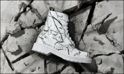 En quelle année la licence officielle de vente a-t-elle été déposée ?