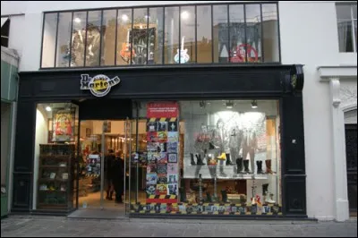 Dans quels pays les Doc Martens sont-elles créées de nos jours, à part l'Angleterre ?