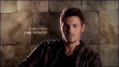 De qui Liam Spencer est-il le fils ?