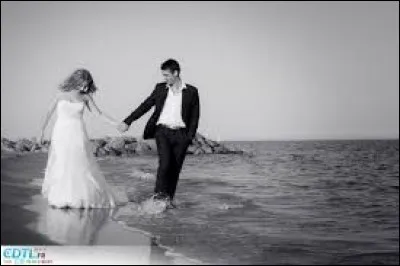 Dans quel film peut-on entendre Whitney Houston chanter "I Will Always Love You" en 1992 ?