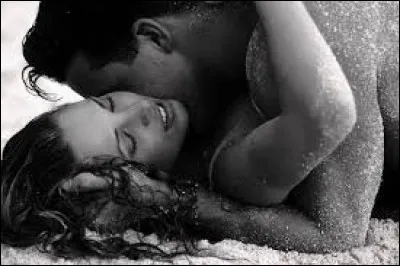 Quel groupe chante "With Or Without You" en 1987 ?