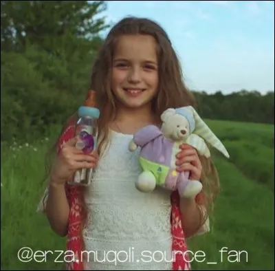 Erza s'est fait connaître en participant à l'émission :