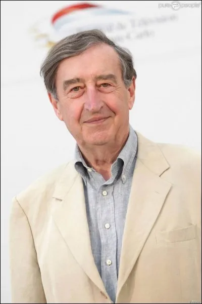 Mon premier produit un gaz, mon second est interrogatif, la chance sourit à mon troisième, mon tout est un personnage de roman !