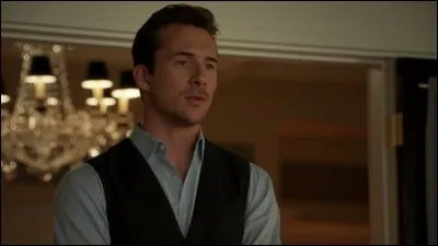 Qui joue le rôle d'Aiden Mathis ?