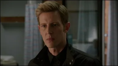 Qui joue le rôle de Nolan Ross ?