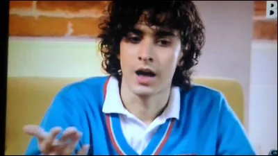 Avec qui Mariano complote pour rendre Delphine jalouse ?