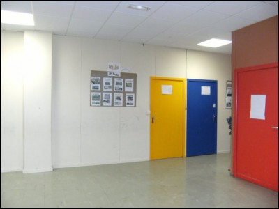 Lorsque vous croisez ce professeur dans les couloirs vous...