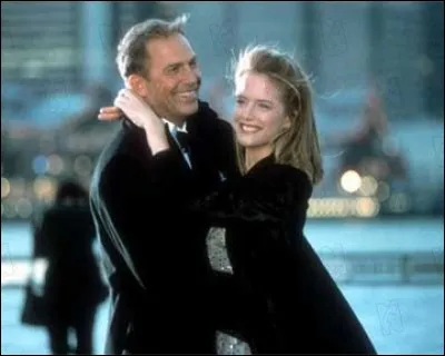 Dans quel film de Sam Raimi, Kevin Costner, Kelly Preston se partagent-ils l'affiche ?
