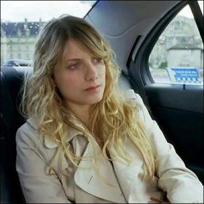 Dans quel film d'Alessandro Capone, retrouve-t-on Isabelle Huppert, Greta Scacchi et Mélanie Laurent ?