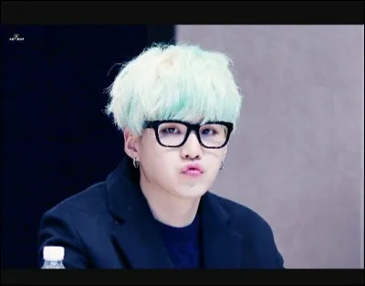 Quel est le premier mot de la chanson de "Just One Day" ?