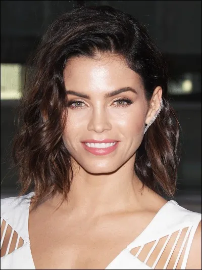 Quei est l'actrice qui a joué Lucy Lane ?