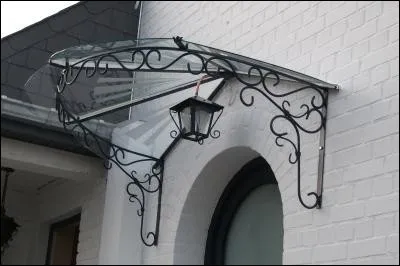 Quant à moi, je suis un auvent, et je revendique le titre de :