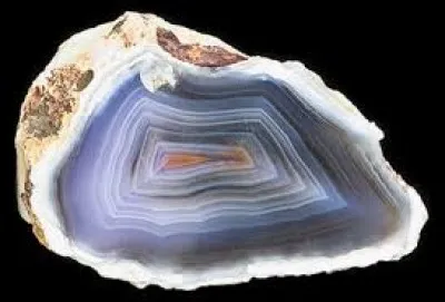 Le nom de cette pierre fine se rapproche d'un prénom féminin, lequel ?