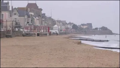 Saint Aubin-sur-mer se trouve sur :