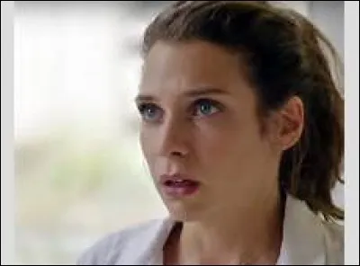 L&eacute;a suit des &eacute;tudes de...