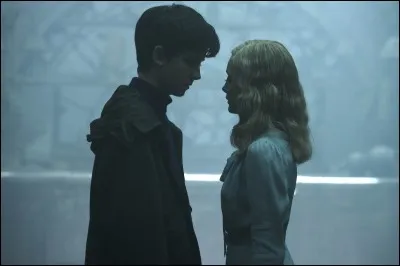 De qui Emma est-elle tombée amoureuse avant Jake ?