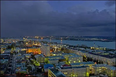 Et si l'on prend l'ensemble du monde arctique, quelle est la plus grande ville ?