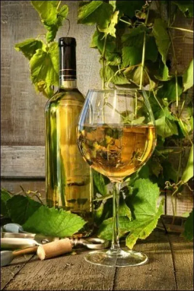 Novembre : Qui a chanté : "Ah ! le petit vin blanc" ?