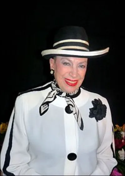 Geneviève de Fontenay, ancienne présidente du comité Miss France, est aussi surnommée :